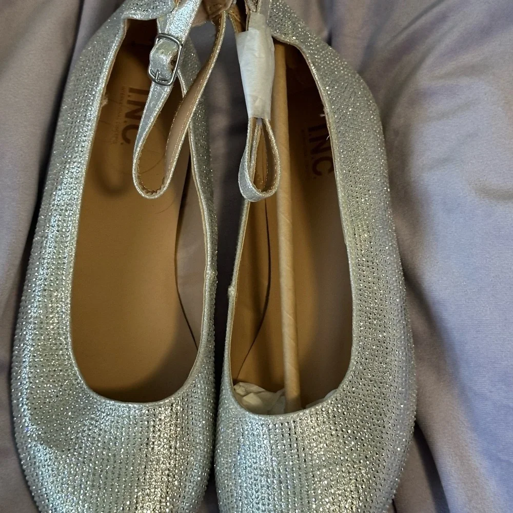 INC International Concepts Girls Elise Ballet Flat Shoes Silver Size 5 M NEW